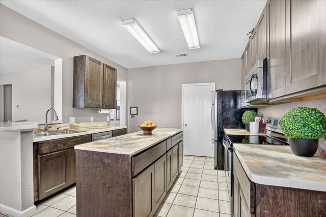 7401 Fossil Creek Drive, Arlington, TX 76002