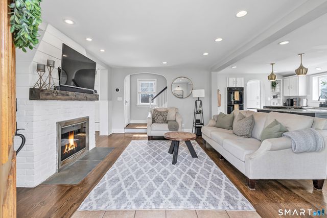 1107 Naugatuck Avenue, Milford, CT 06461