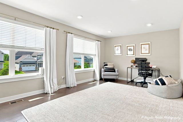 220 Hoffmann Drive, Buffalo Grove, IL 60089