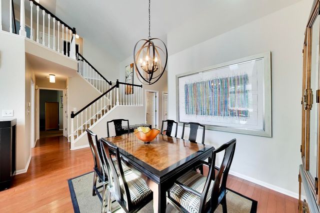 825 Fountain View Drive, Deerfield, IL 60015