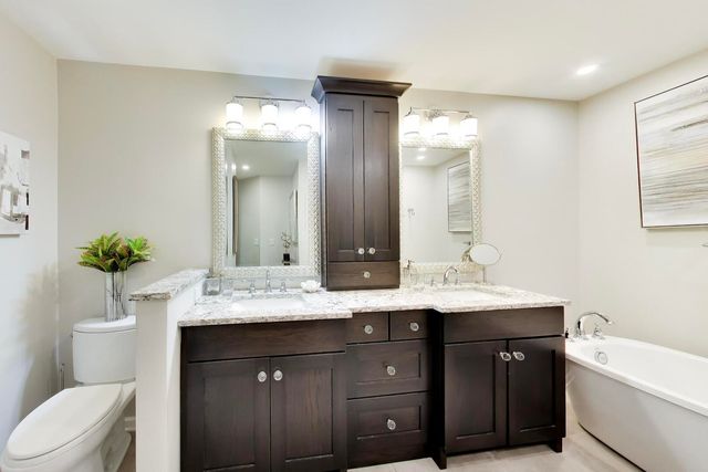 825 Fountain View Drive, Deerfield, IL 60015