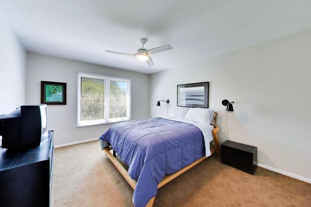 825 Fountain View Drive, Deerfield, IL 60015