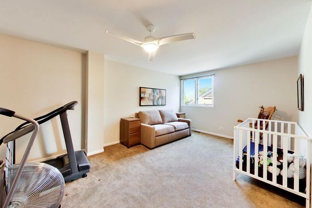 825 Fountain View Drive, Deerfield, IL 60015