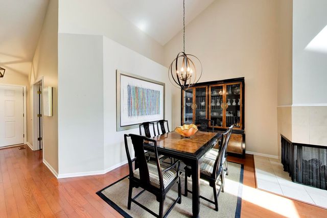 825 Fountain View Drive, Deerfield, IL 60015