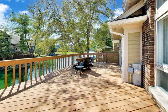 825 Fountain View Drive, Deerfield, IL 60015