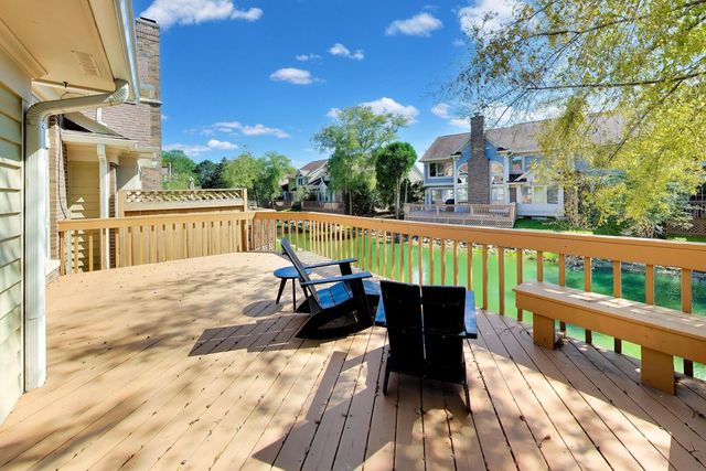 825 Fountain View Drive, Deerfield, IL 60015