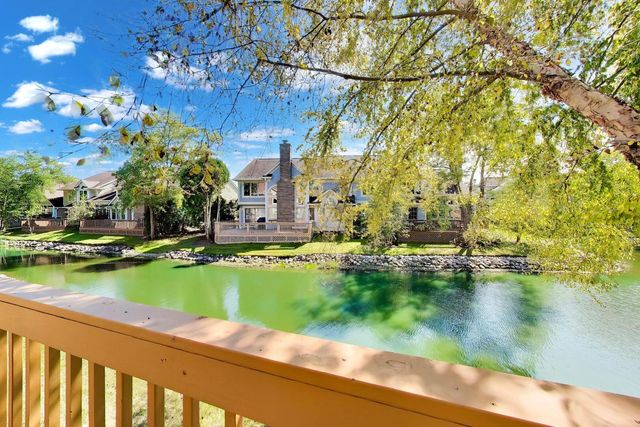 825 Fountain View Drive, Deerfield, IL 60015