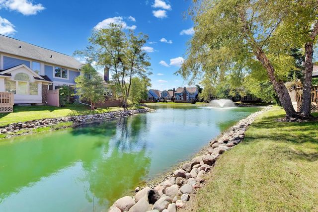825 Fountain View Drive, Deerfield, IL 60015