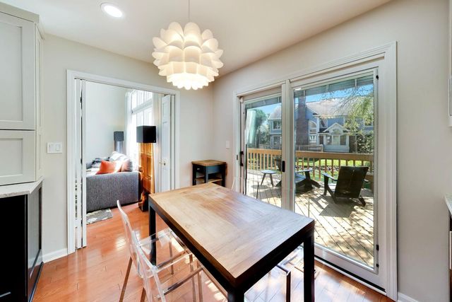 825 Fountain View Drive, Deerfield, IL 60015