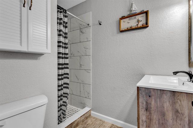 709 Valley View Drive, Arlington, TX 76010