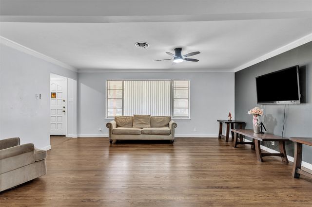 709 Valley View Drive, Arlington, TX 76010