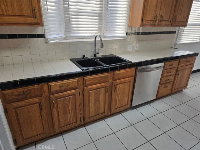 2912 W 82nd Place, Inglewood, CA 90305
