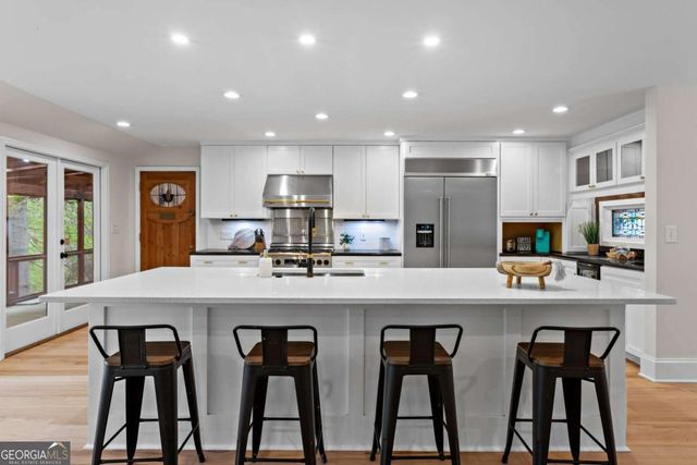 1890 Spalding Drive, Sandy Springs, GA 30350