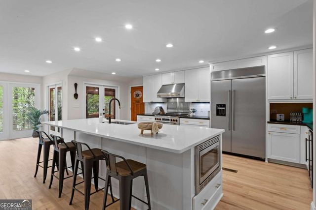 1890 Spalding Drive, Sandy Springs, GA 30350