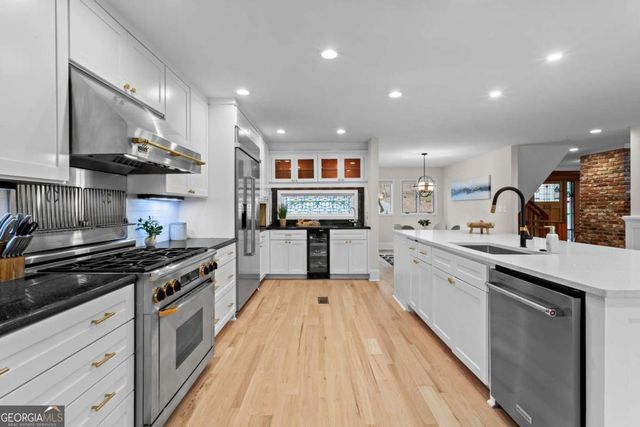 1890 Spalding Drive, Sandy Springs, GA 30350