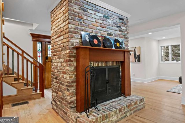 1890 Spalding Drive, Sandy Springs, GA 30350