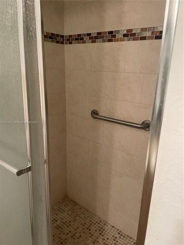 6320 Coral Lake Dr 208, Margate, FL 33063
