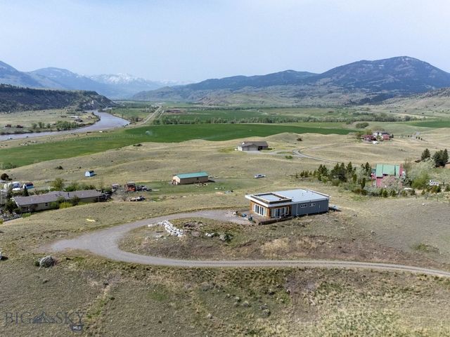 28 Victoria Lane, Emigrant, MT 59027