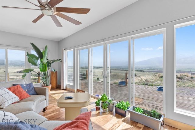 28 Victoria Lane, Emigrant, MT 59027