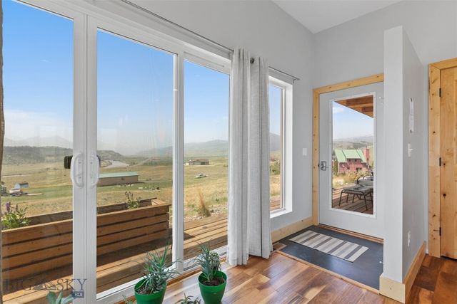 28 Victoria Lane, Emigrant, MT 59027