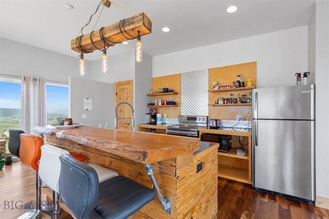 28 Victoria Lane, Emigrant, MT 59027