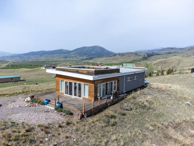 28 Victoria Lane, Emigrant, MT 59027