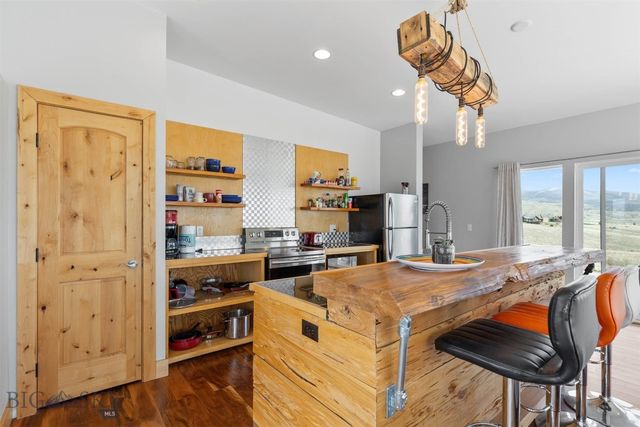 28 Victoria Lane, Emigrant, MT 59027