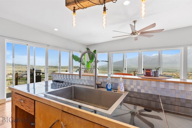 28 Victoria Lane, Emigrant, MT 59027