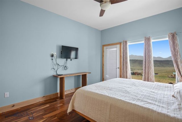 28 Victoria Lane, Emigrant, MT 59027