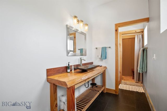 28 Victoria Lane, Emigrant, MT 59027