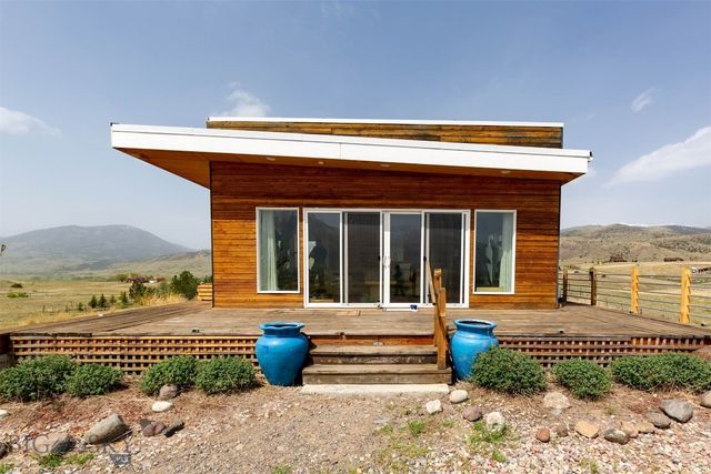 28 Victoria Lane, Emigrant, MT 59027