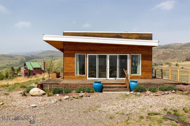 28 Victoria Lane, Emigrant, MT 59027