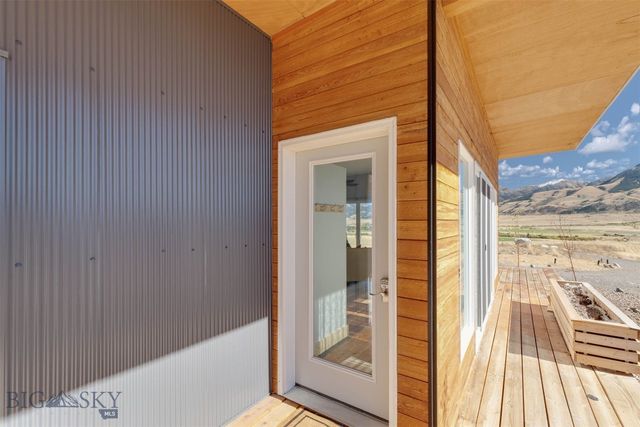 28 Victoria Lane, Emigrant, MT 59027