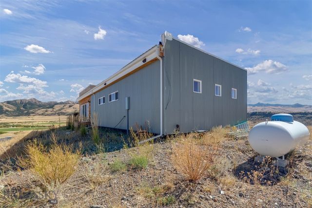 28 Victoria Lane, Emigrant, MT 59027