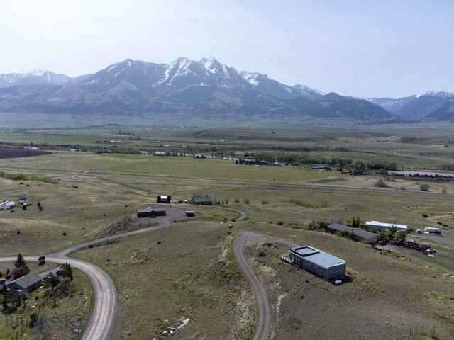 28 Victoria Lane, Emigrant, MT 59027