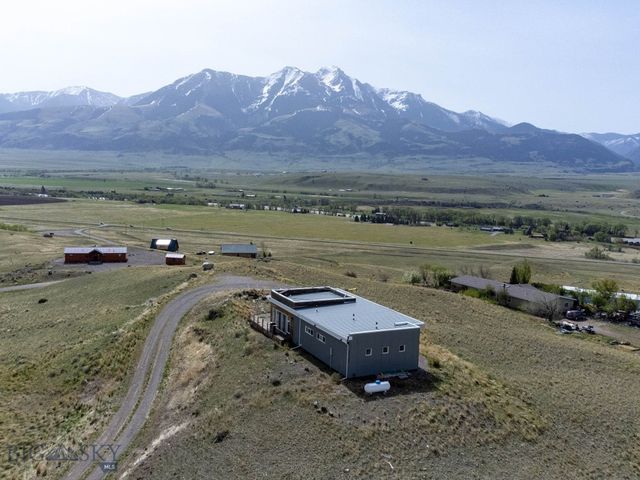 28 Victoria Lane, Emigrant, MT 59027