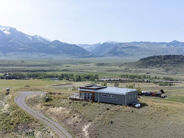 28 Victoria Lane, Emigrant, MT 59027