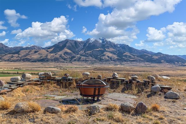 28 Victoria Lane, Emigrant, MT 59027