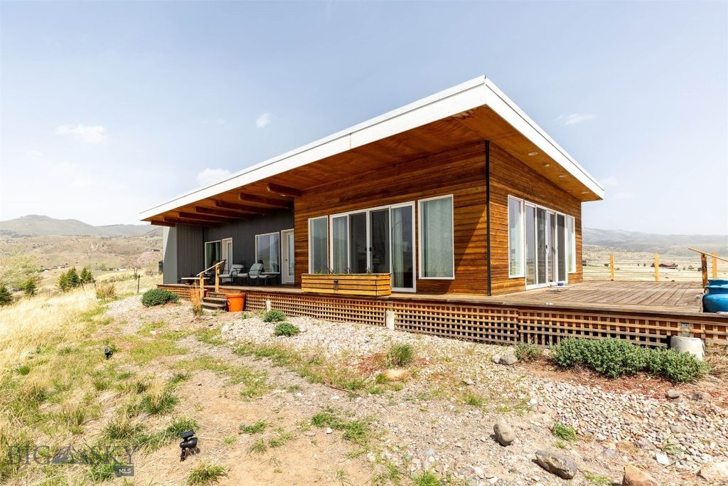 28 Victoria Lane, Emigrant, MT 59027