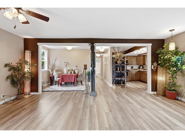 922 14th St, Washougal, WA 98671