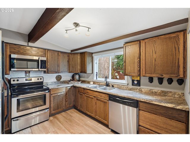 922 14th St, Washougal, WA 98671