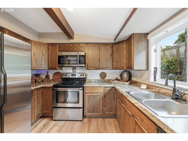 922 14th St, Washougal, WA 98671