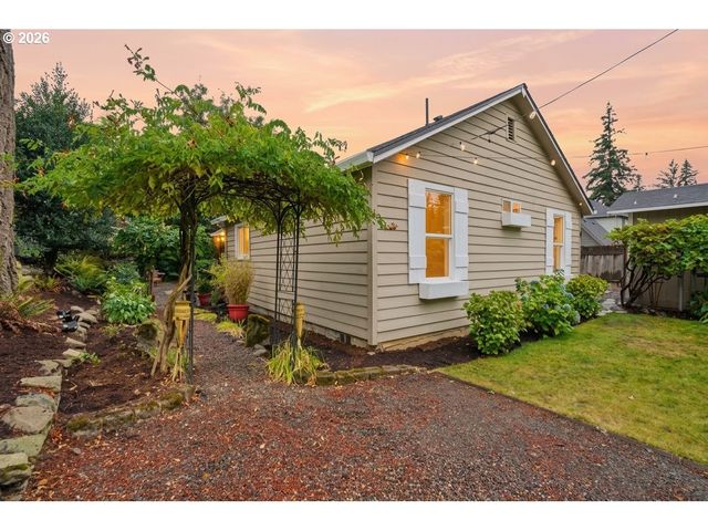 922 14th St, Washougal, WA 98671