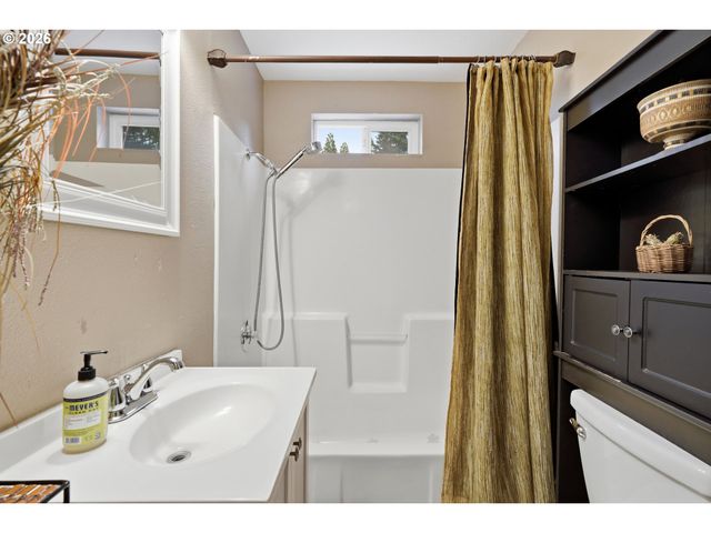 922 14th St, Washougal, WA 98671