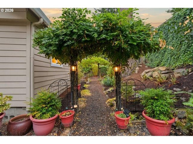 922 14th St, Washougal, WA 98671