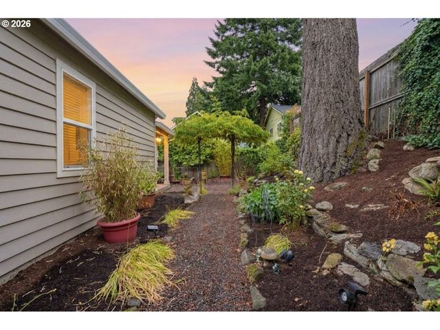 922 14th St, Washougal, WA 98671