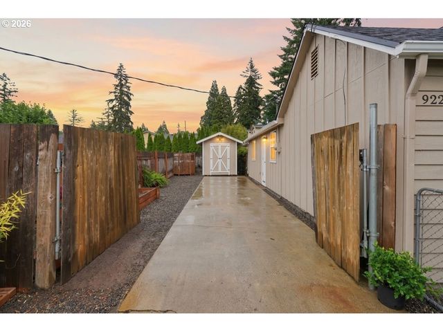 922 14th St, Washougal, WA 98671