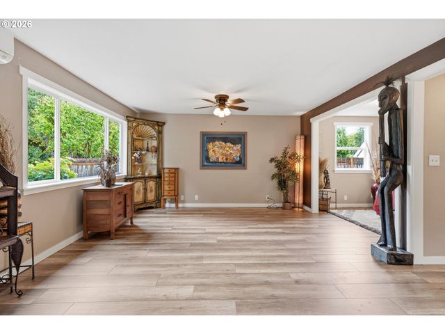 922 14th St, Washougal, WA 98671