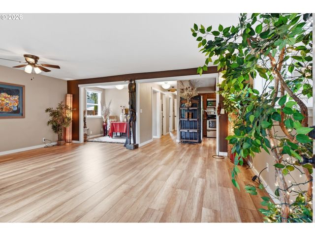 922 14th St, Washougal, WA 98671