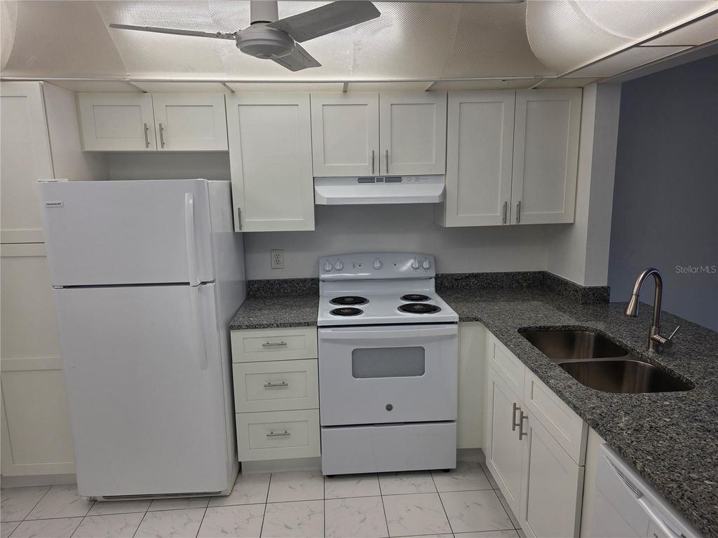 Image 7 of property listing at 14130 ROSEMARY LANE 2208, Largo, FL 33774